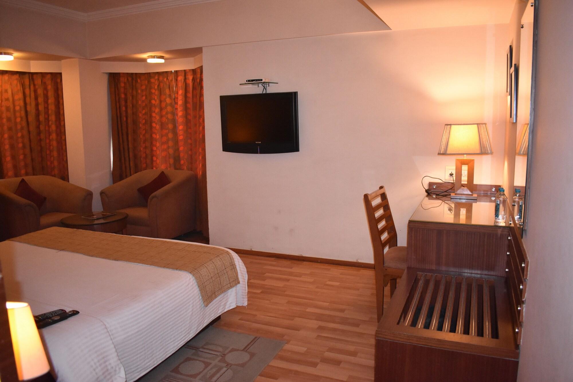 Hotel Royal Highness Ahmedabad Eksteriør billede
