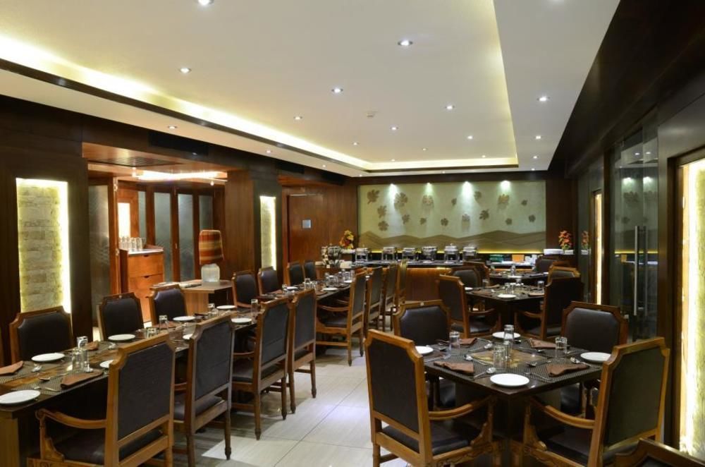 Hotel Royal Highness Ahmedabad Eksteriør billede
