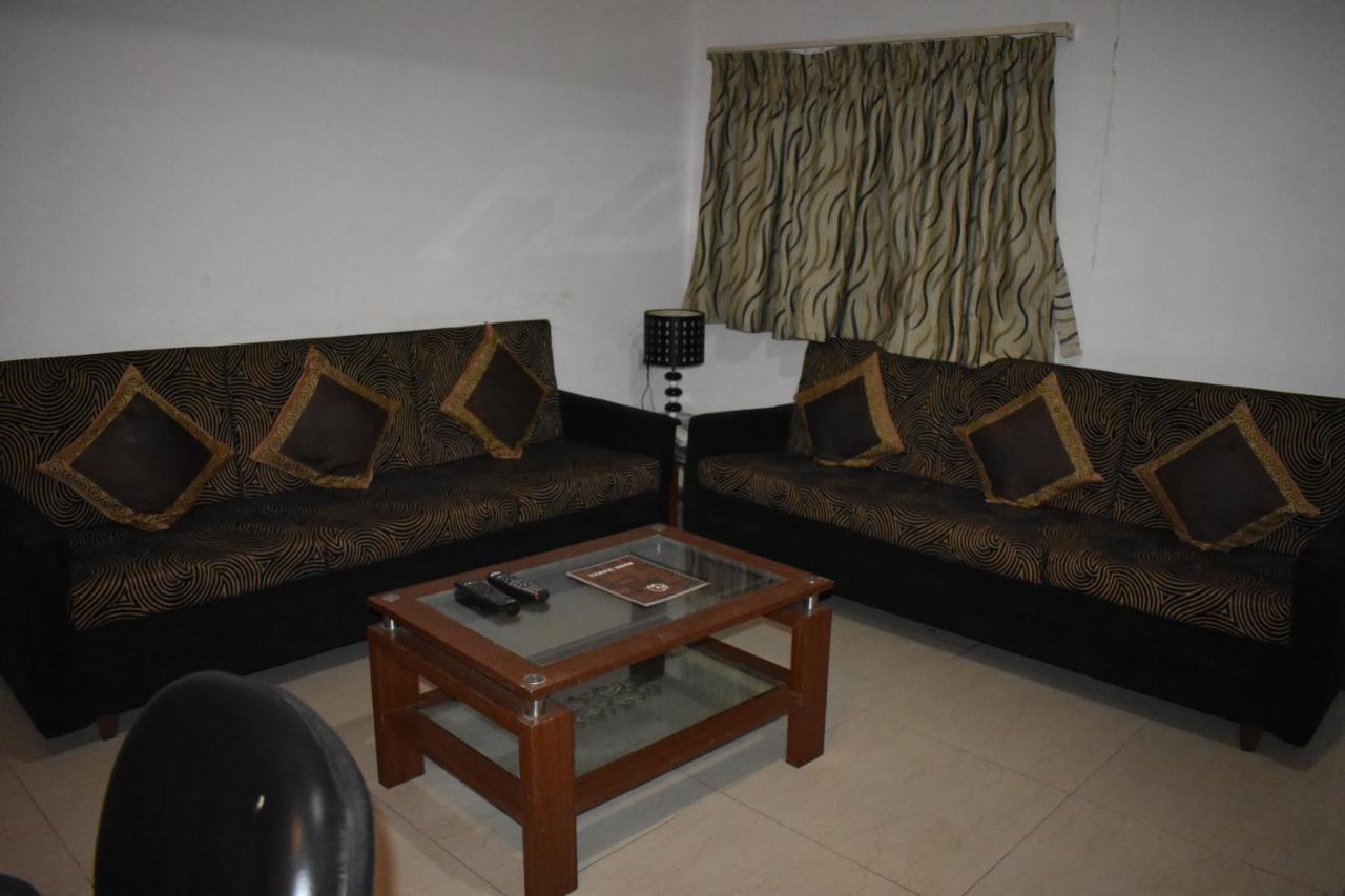 Hotel Royal Highness Ahmedabad Eksteriør billede