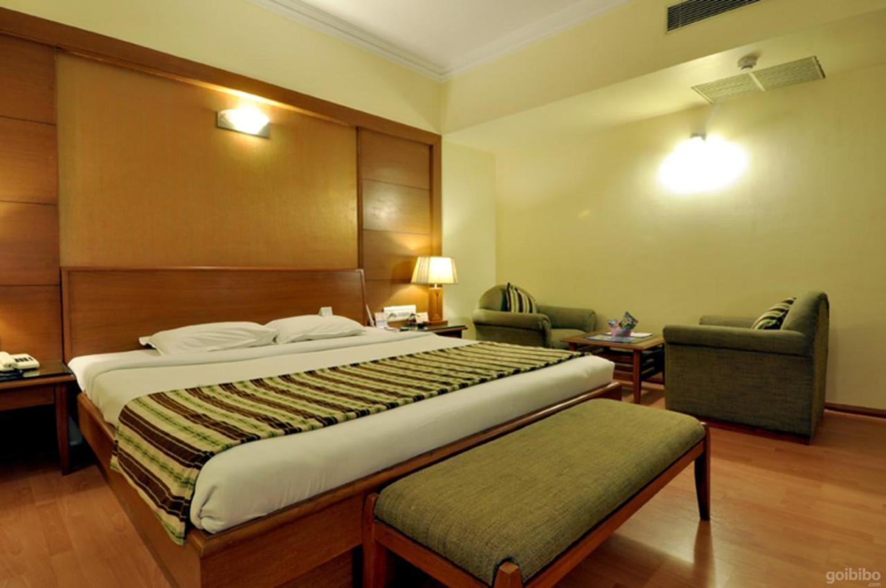 Hotel Royal Highness Ahmedabad Eksteriør billede